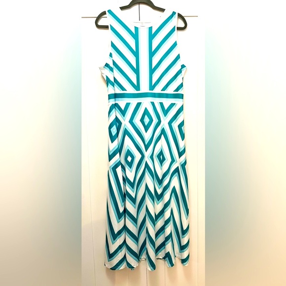 Dresses & Skirts - Sleeveless A Line Maxi Dress Geometric Pattern Blue and White Women’s Sz XL NEW!